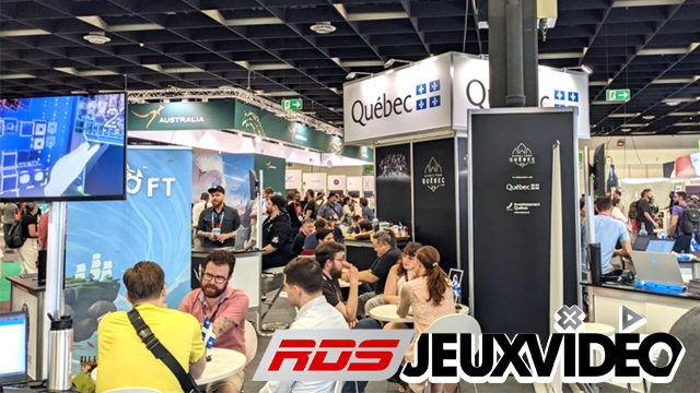 Image de gens assis a des tables dans un centre des congres avec une bannière blanche avec le logo du gouvernement du Quebec